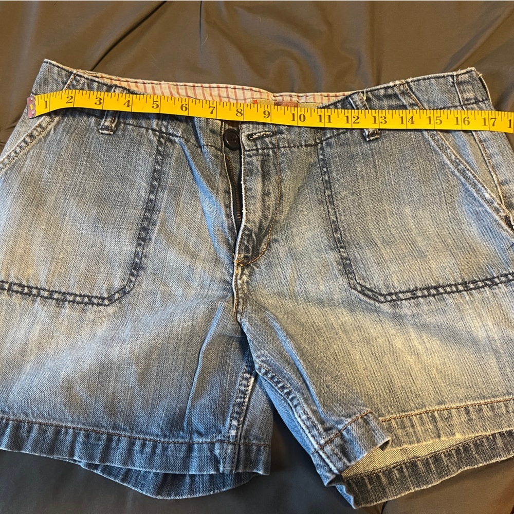 Old Navy low rise shorts size 8